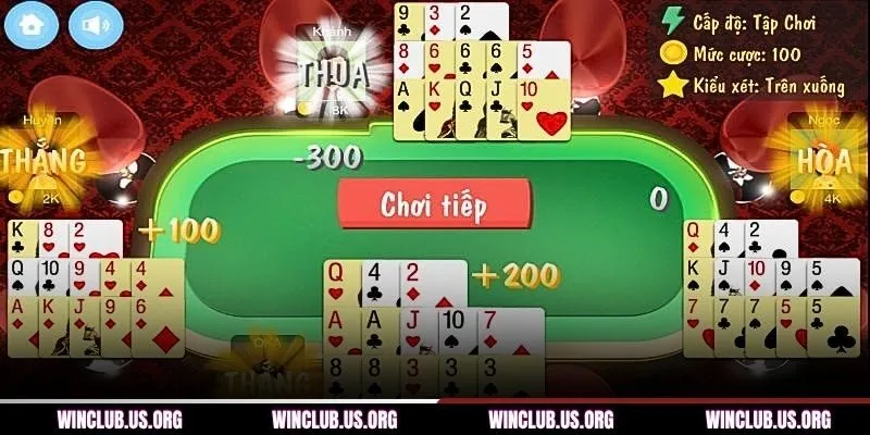 Người chơi bài Binh cần sắp xếp các lá thành 3 chi